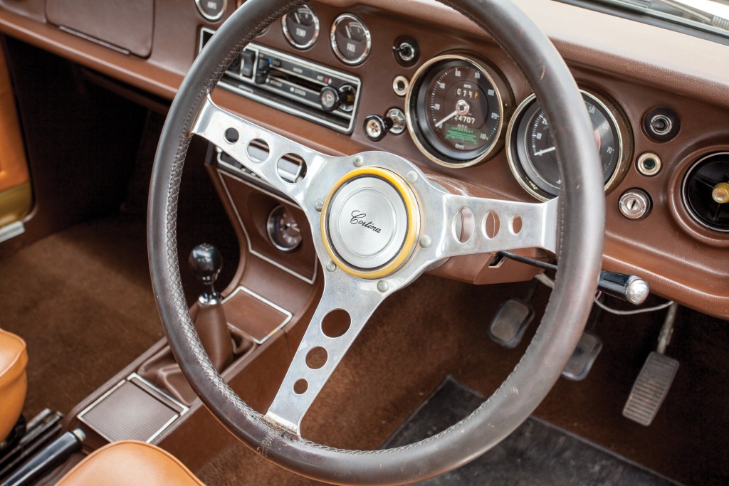 Ford Cortina photo 6