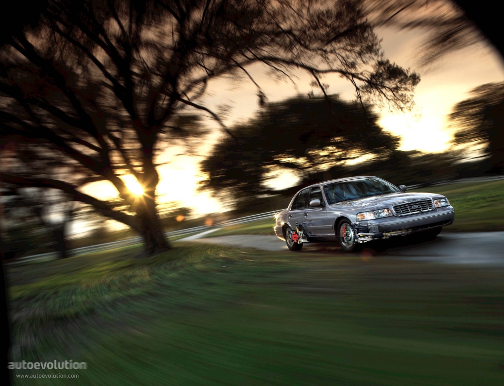Ford Crown Victoria photo 3