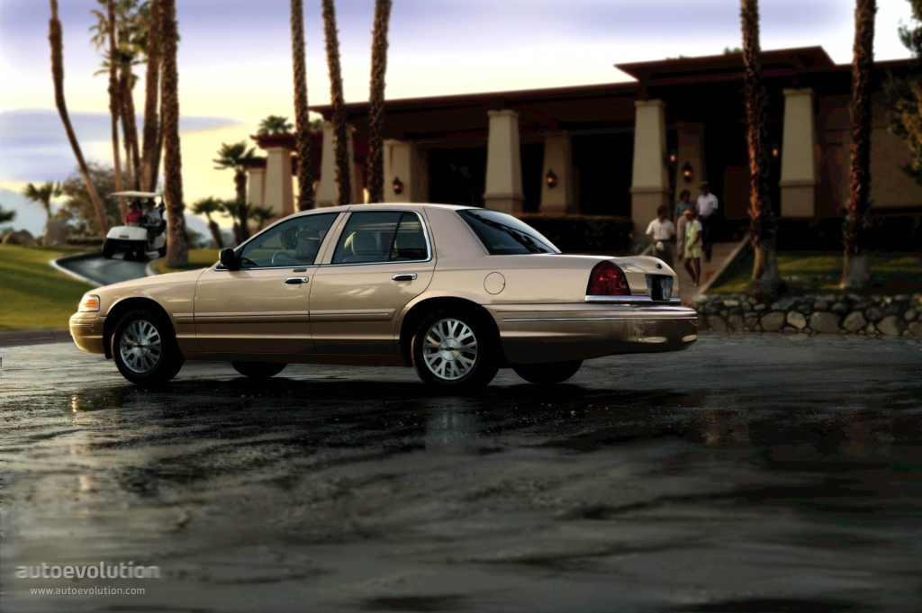 Ford Crown Victoria photo 4