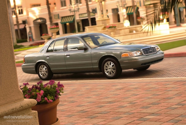 Ford Crown Victoria photo 5