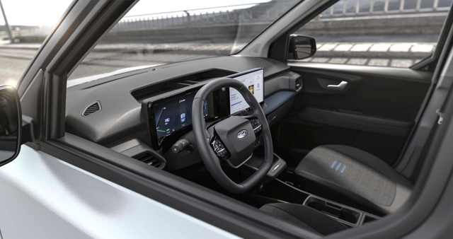 Ford E-Tourneo photo 17
