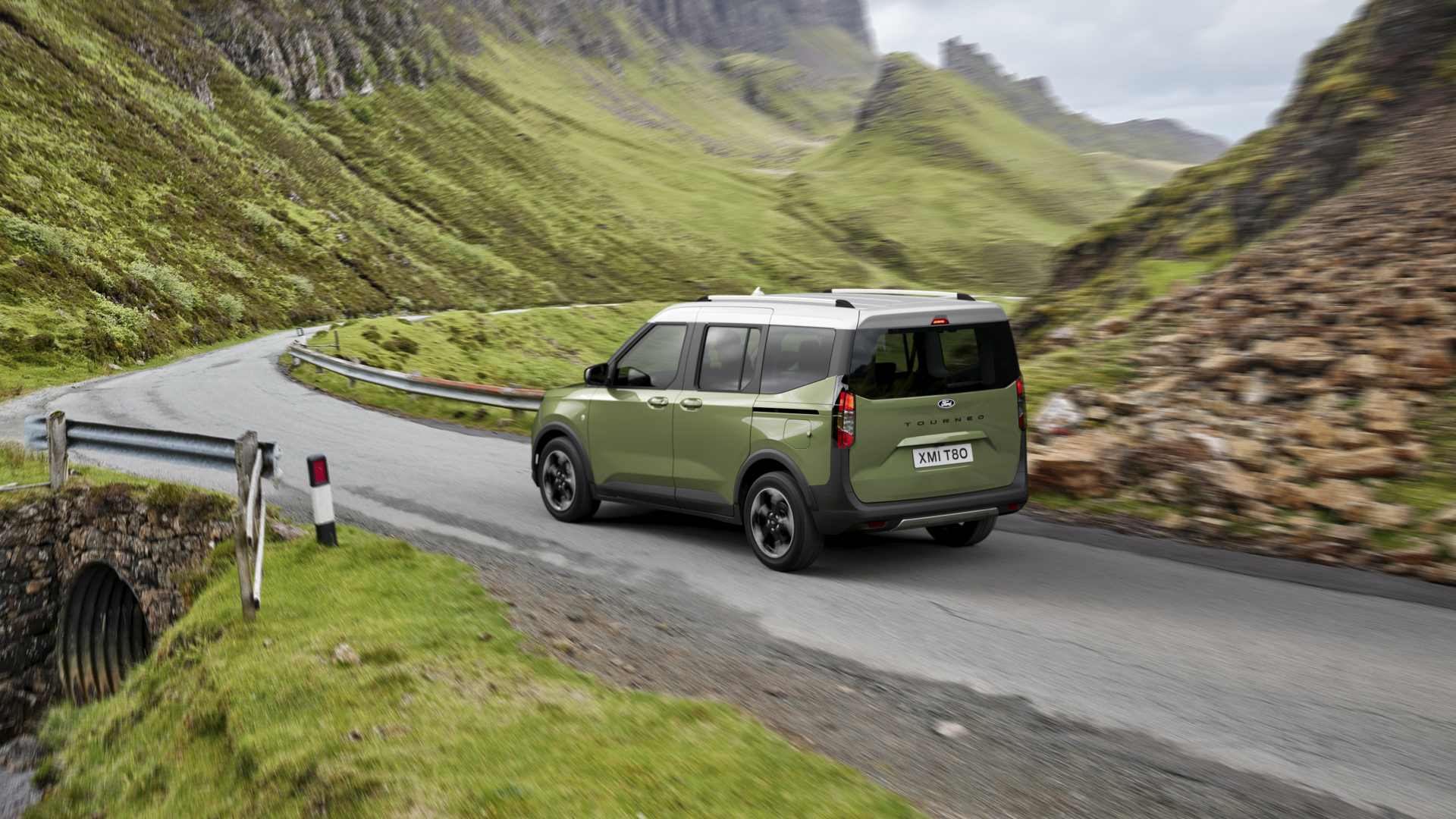Ford E-Tourneo photo 7