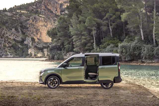 Ford E-Tourneo photo 9