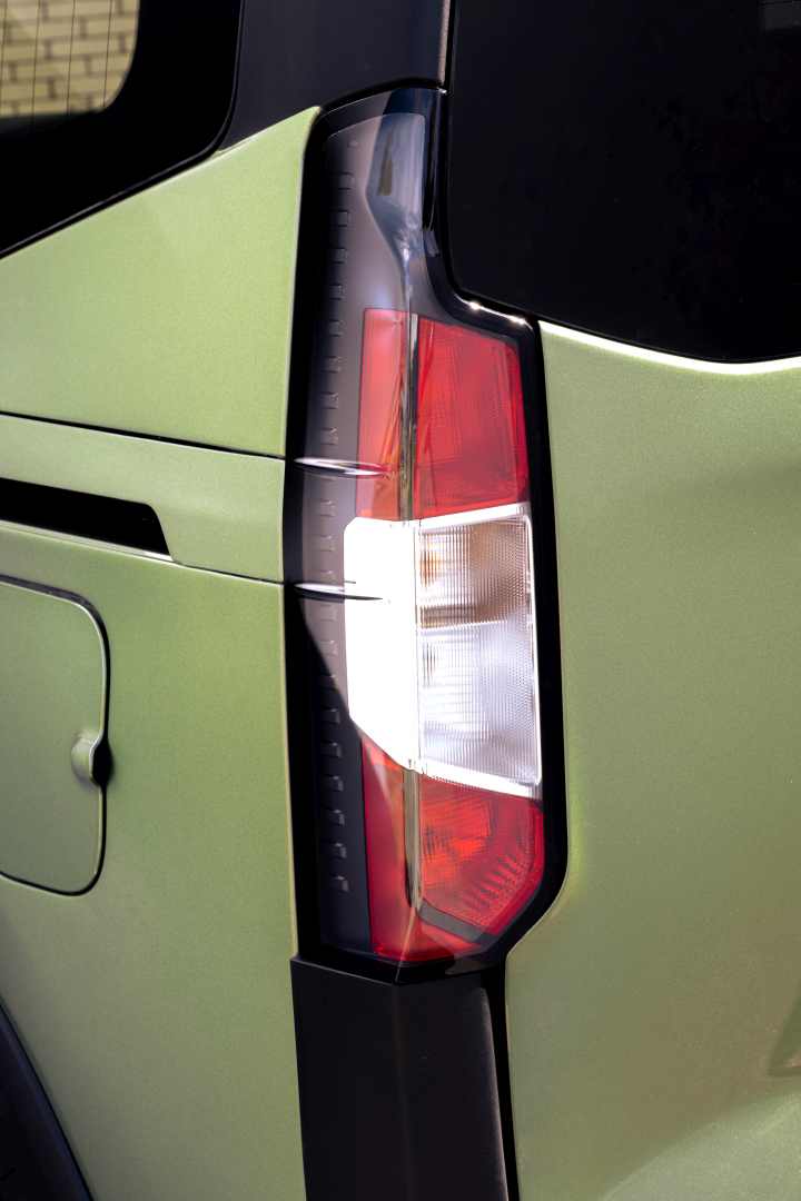 Ford E-Tourneo photo 16