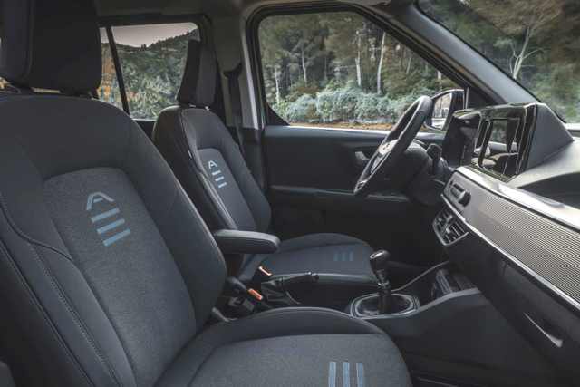 Ford E-Tourneo photo 25