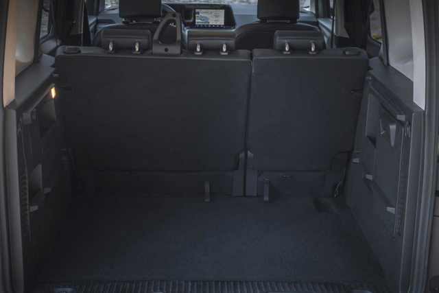 Ford E-Tourneo photo 27