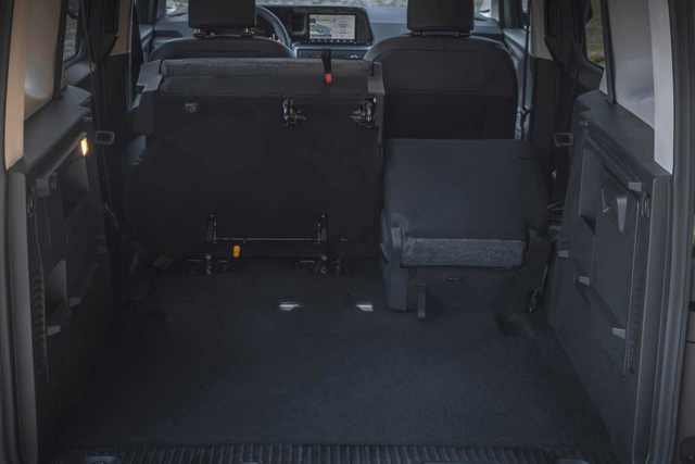 Ford E-Tourneo photo 28