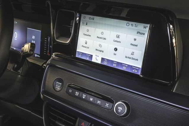 Ford E-Tourneo photo 29