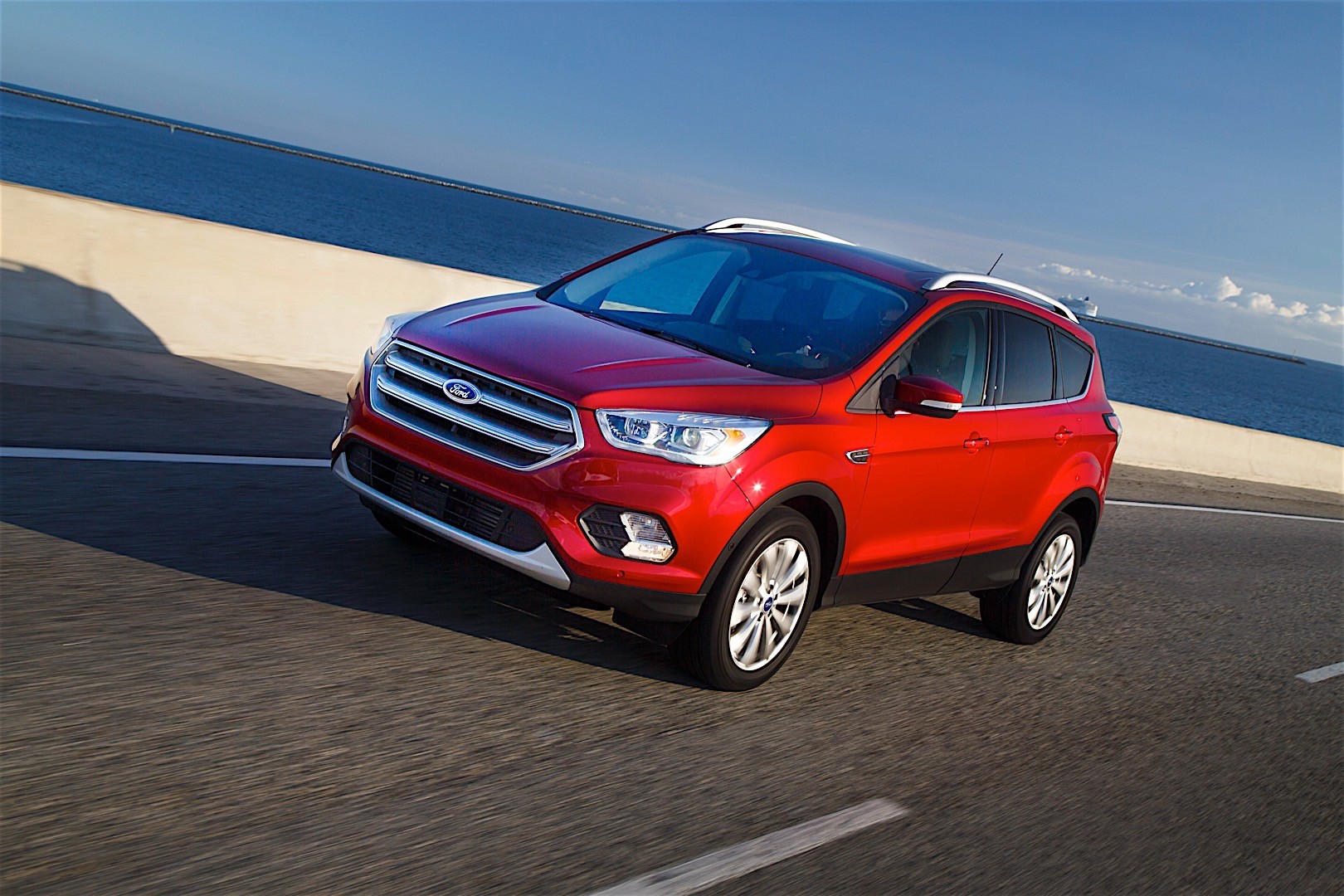 Ford Escape photo 2