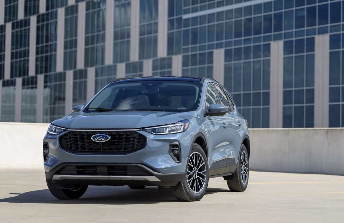 Ford FORD Escape 2.5L Atkinson PHEV CVT FWD (212 HP)