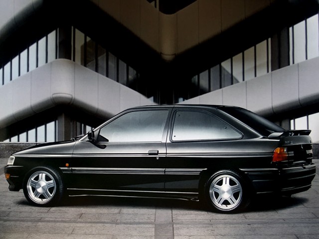 Ford Escort 3 Doors photo 3