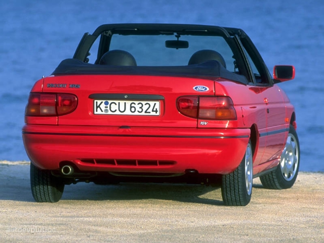 Ford Escort Cabrio photo 3