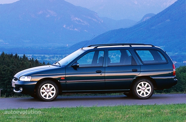 Ford Escort Wagon photo 3