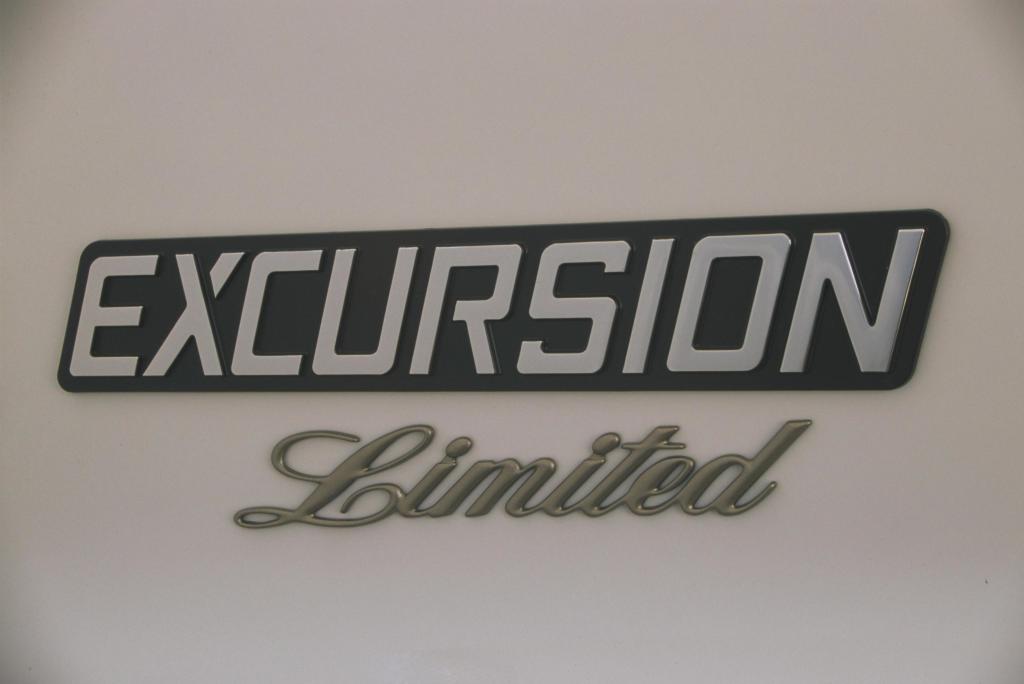 Ford Excursion photo 34