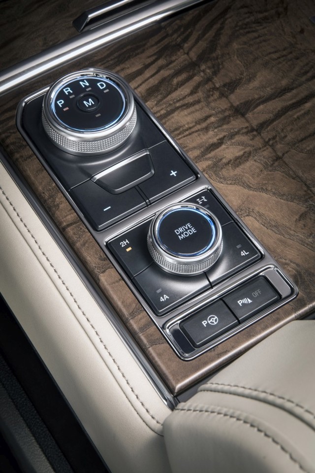 Ford Expedition photo 11