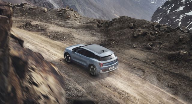 Ford Explorer Electric photo 2