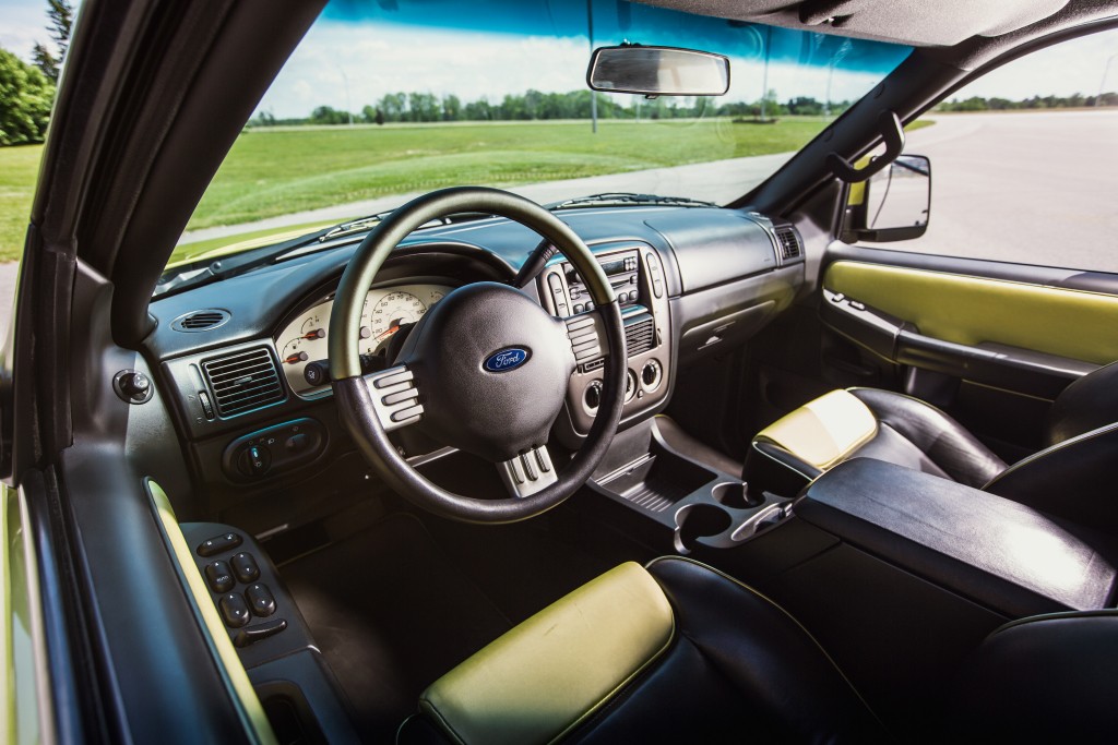 Ford Explorer photo 46