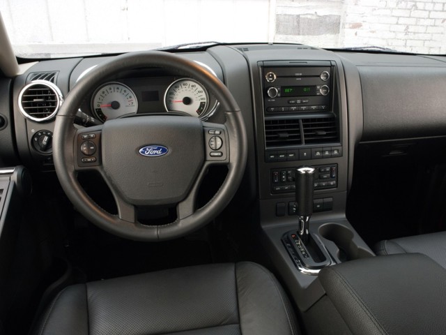 Ford Explorer photo 32