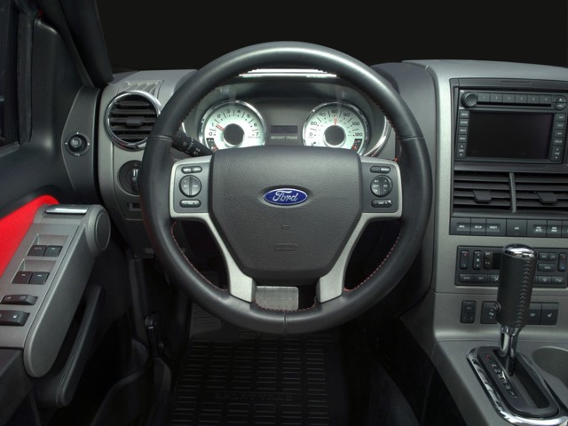 Ford Explorer photo 34