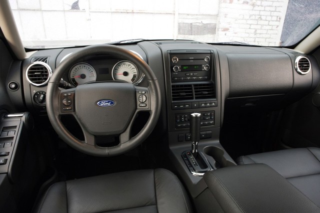 Ford Explorer photo 35
