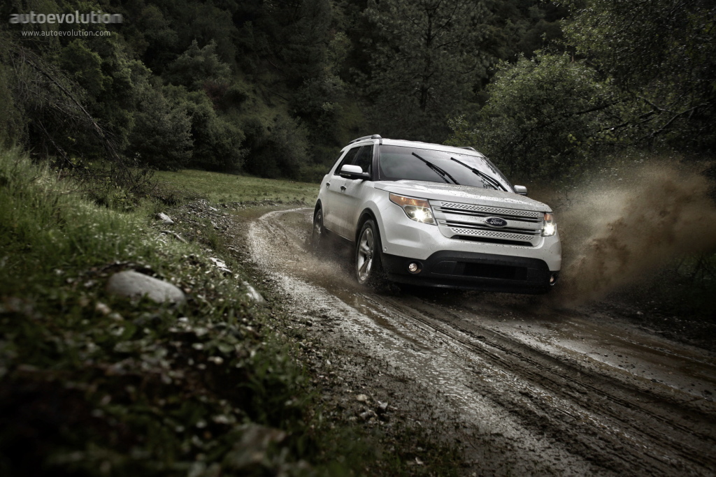 Ford Explorer photo 12