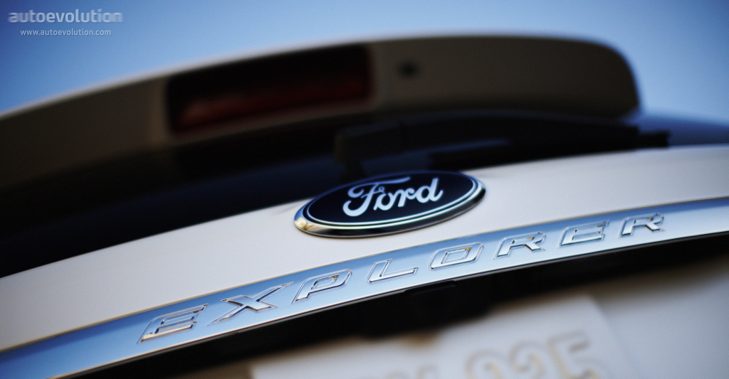 Ford Explorer photo 25