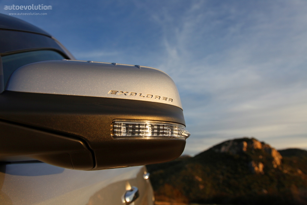 Ford Explorer photo 40