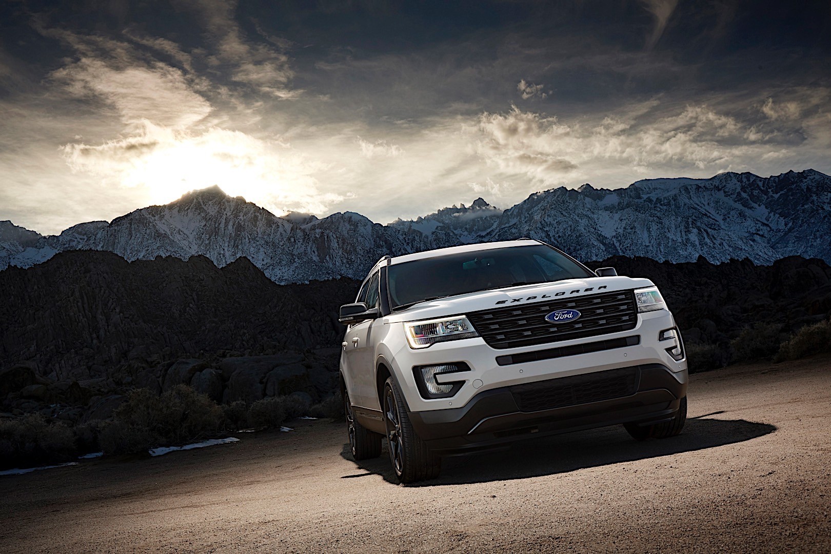 Ford Explorer photo 8