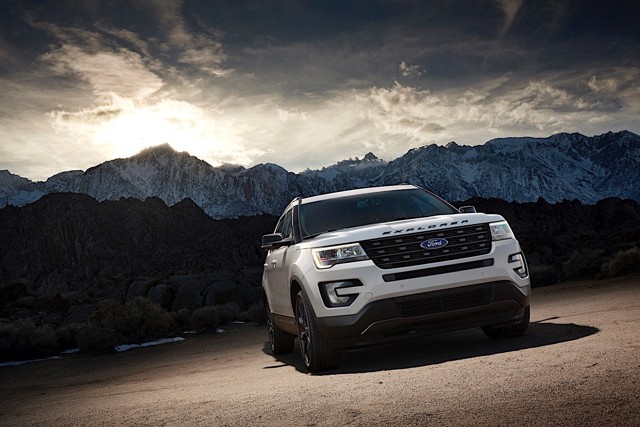 Ford Explorer photo 8
