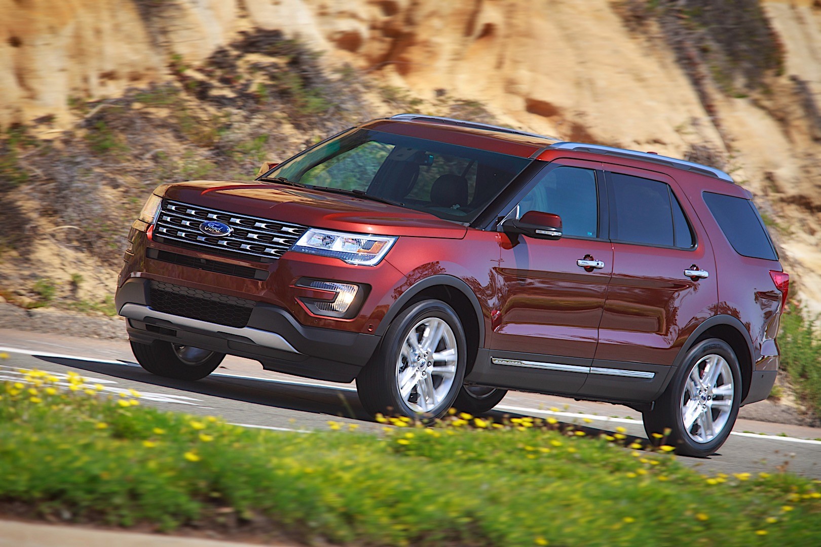 Ford Explorer photo 11