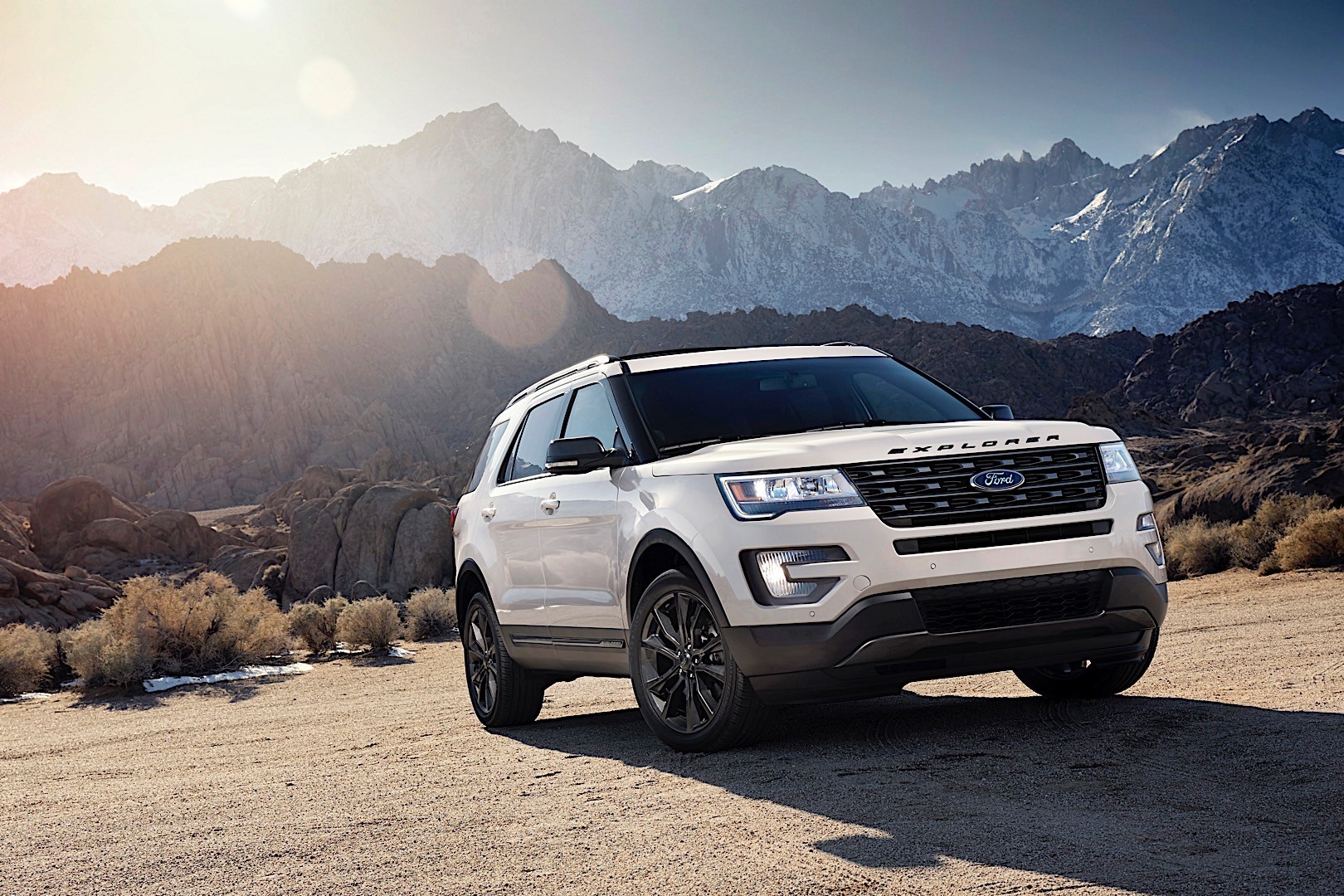 Ford Explorer photo 12