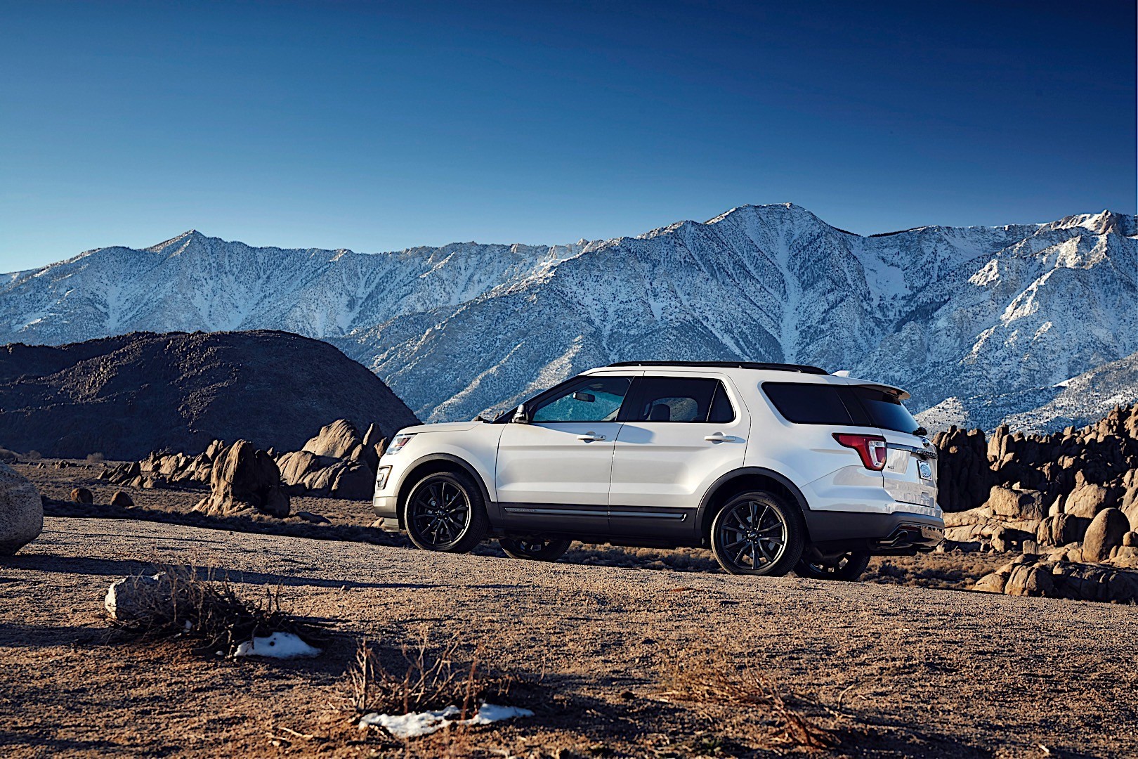 Ford Explorer photo 14