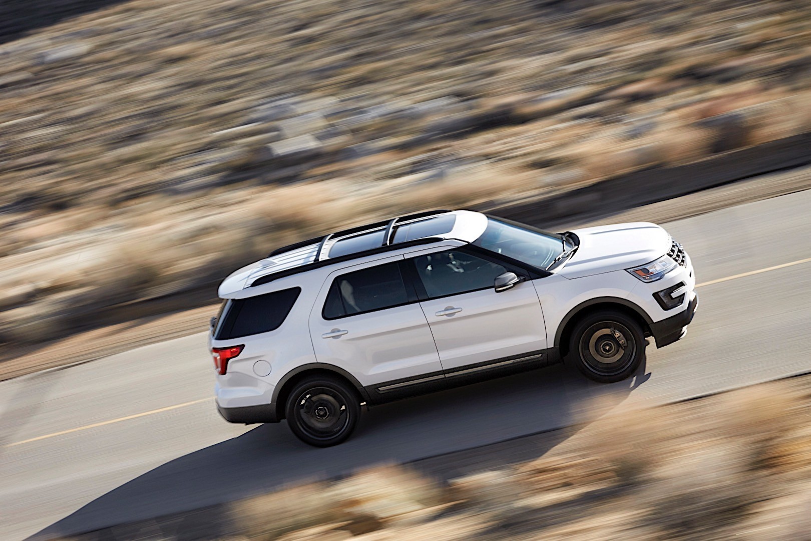 Ford Explorer photo 15