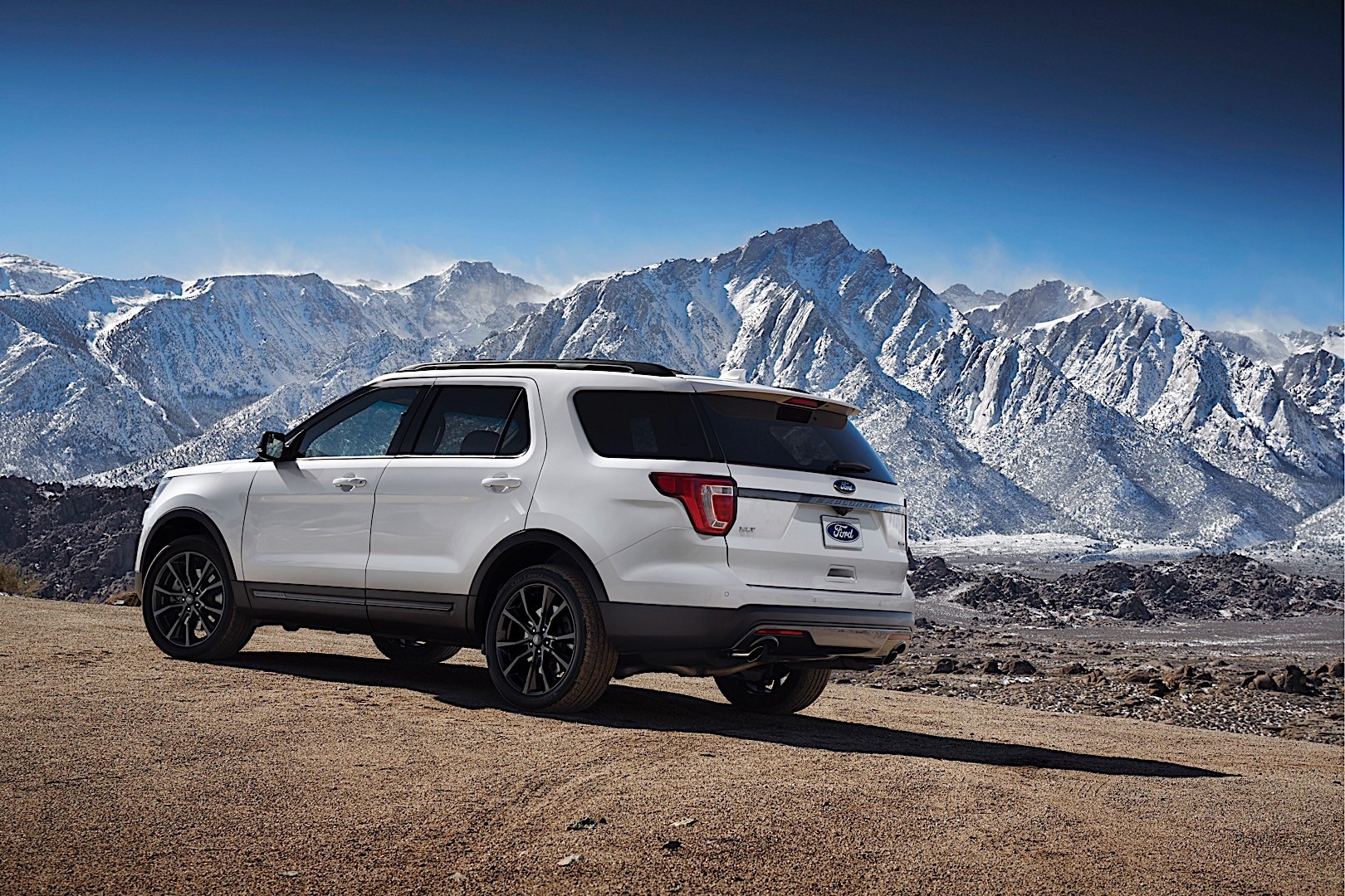 Ford Explorer photo 16