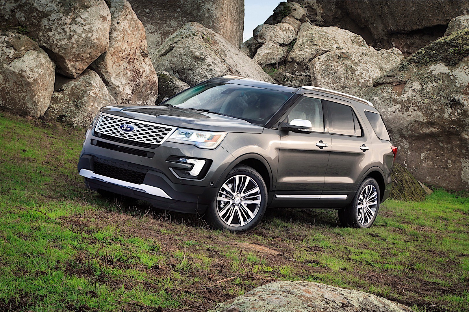 Ford Explorer photo 17