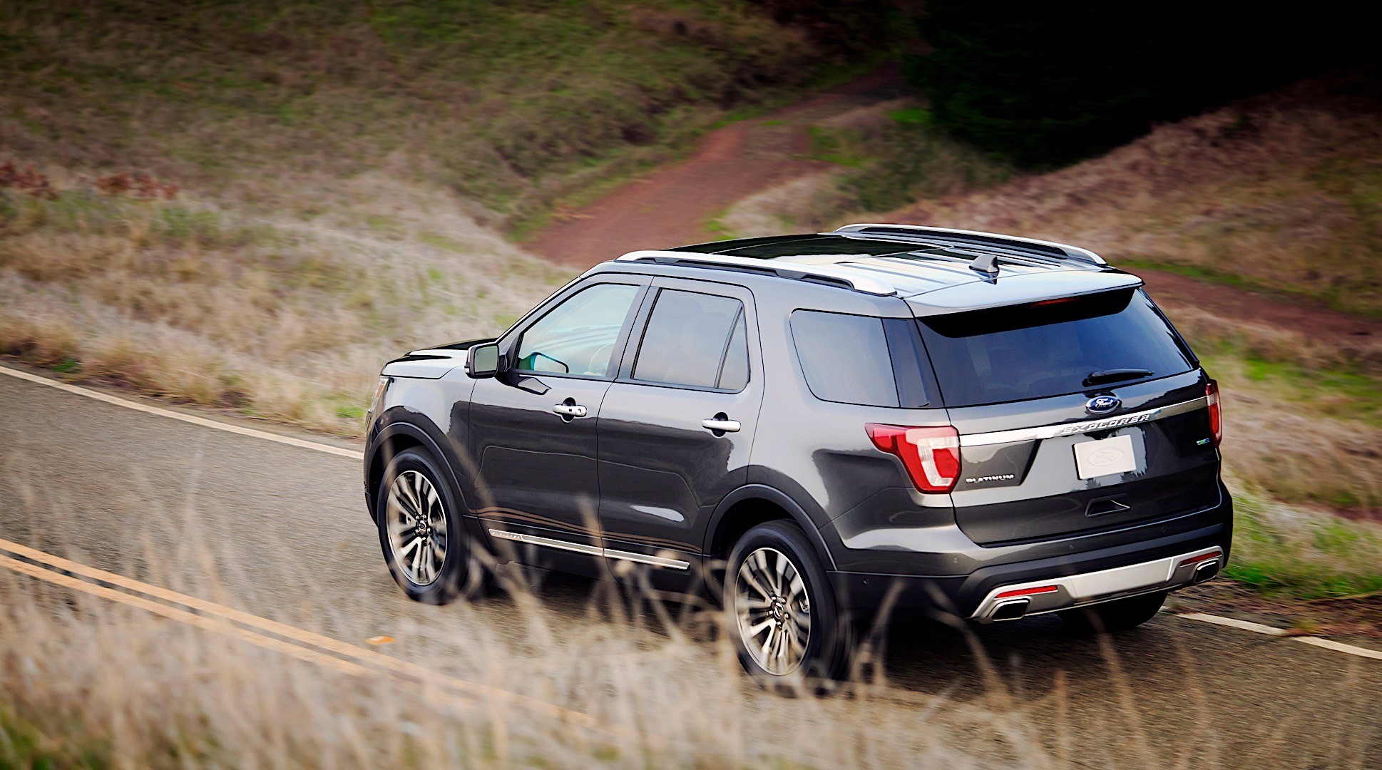 Ford Explorer photo 18