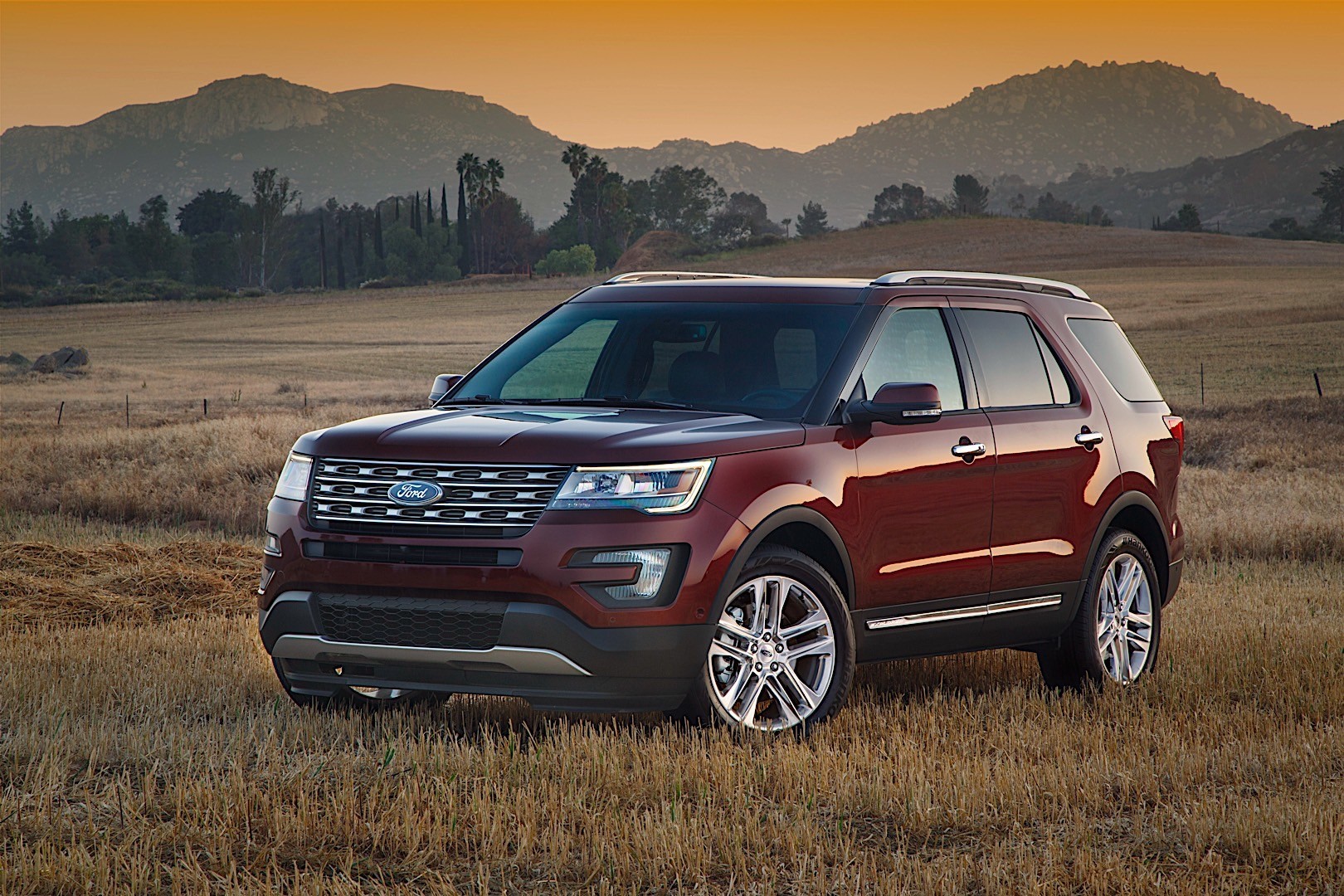 Ford Explorer photo 19