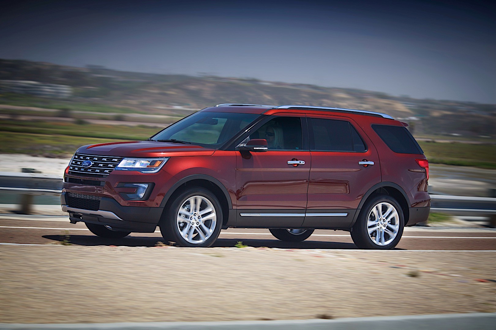 Ford Explorer photo 22