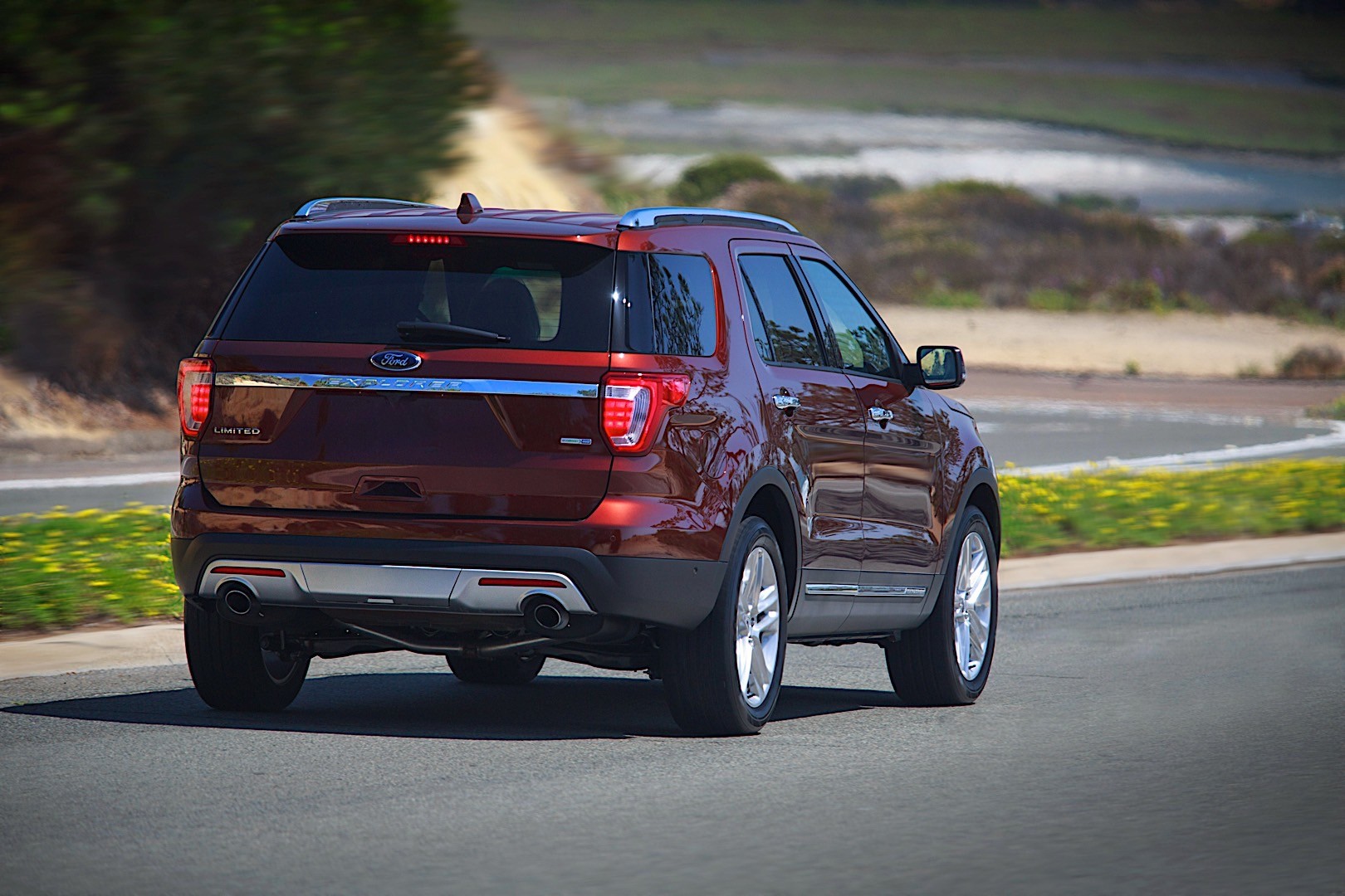 Ford Explorer photo 24