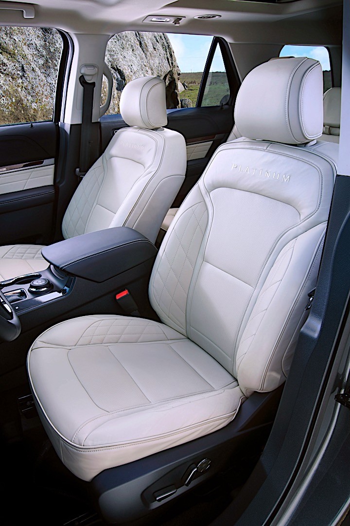 Ford Explorer photo 29