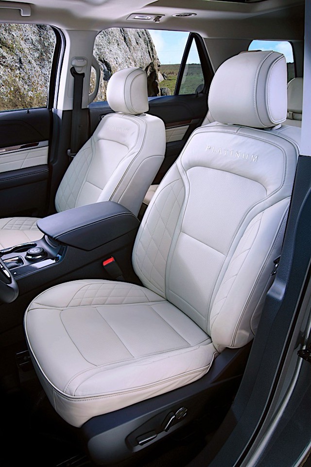 Ford Explorer photo 29