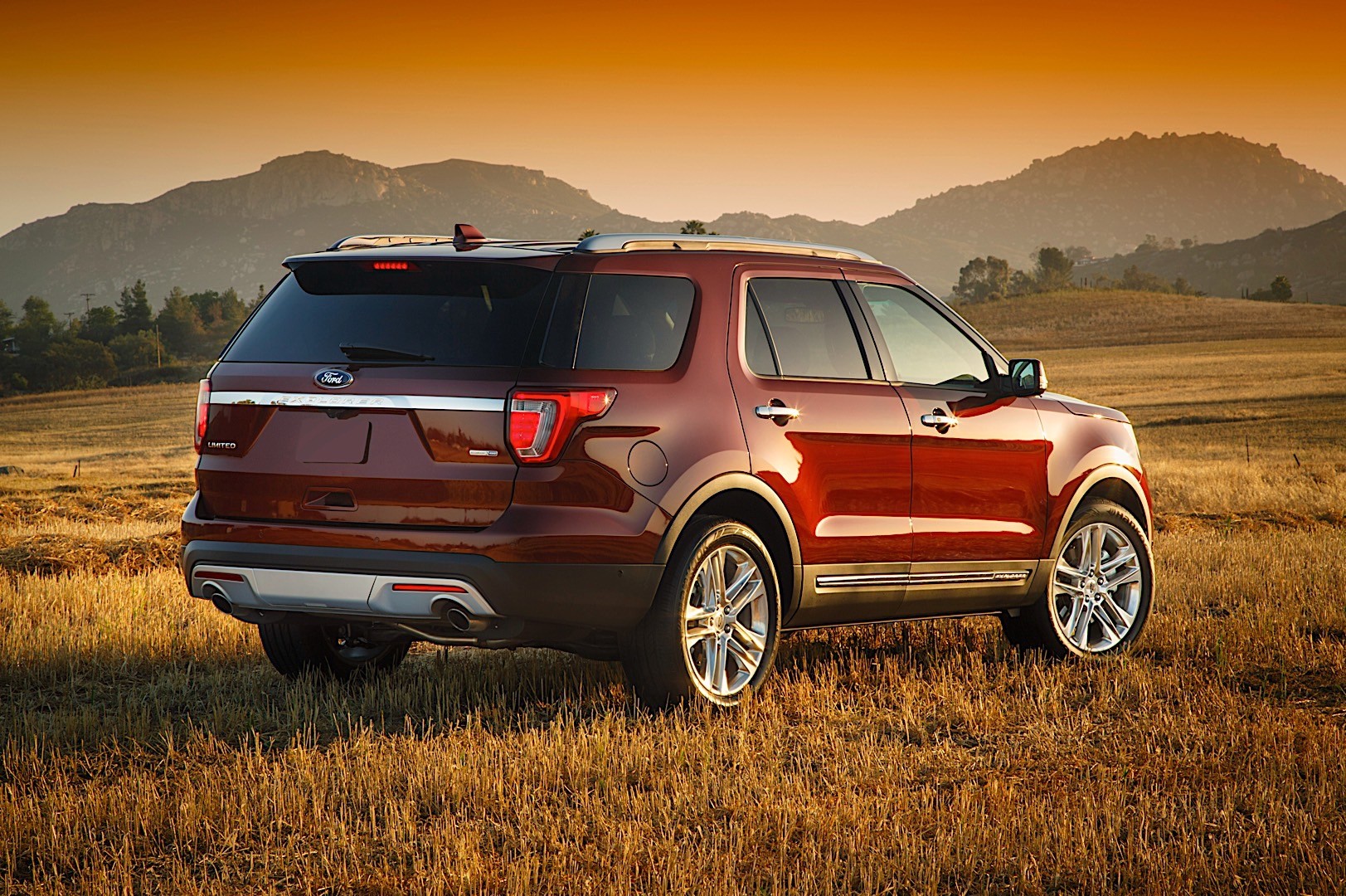 Ford Explorer photo 5