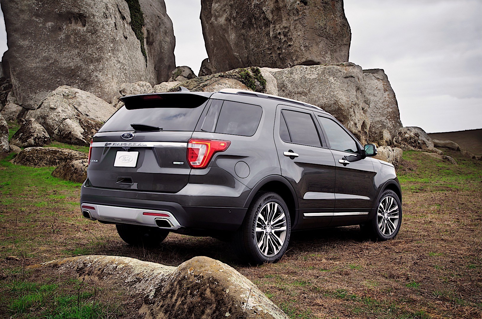 Ford Explorer photo 6