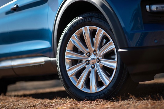 Ford Explorer photo 5