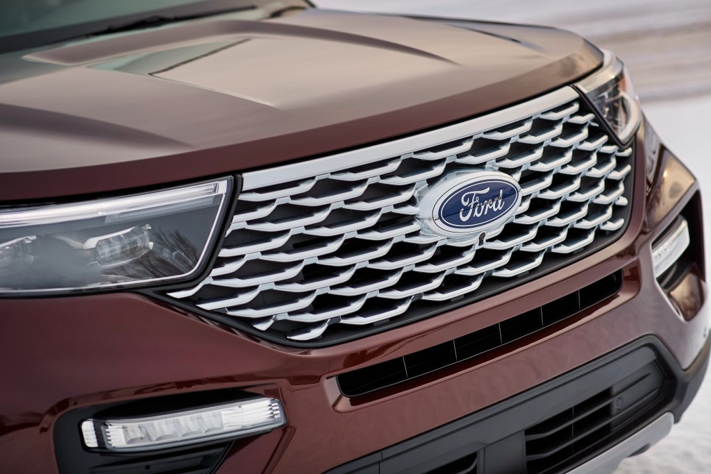 Ford Explorer photo 12