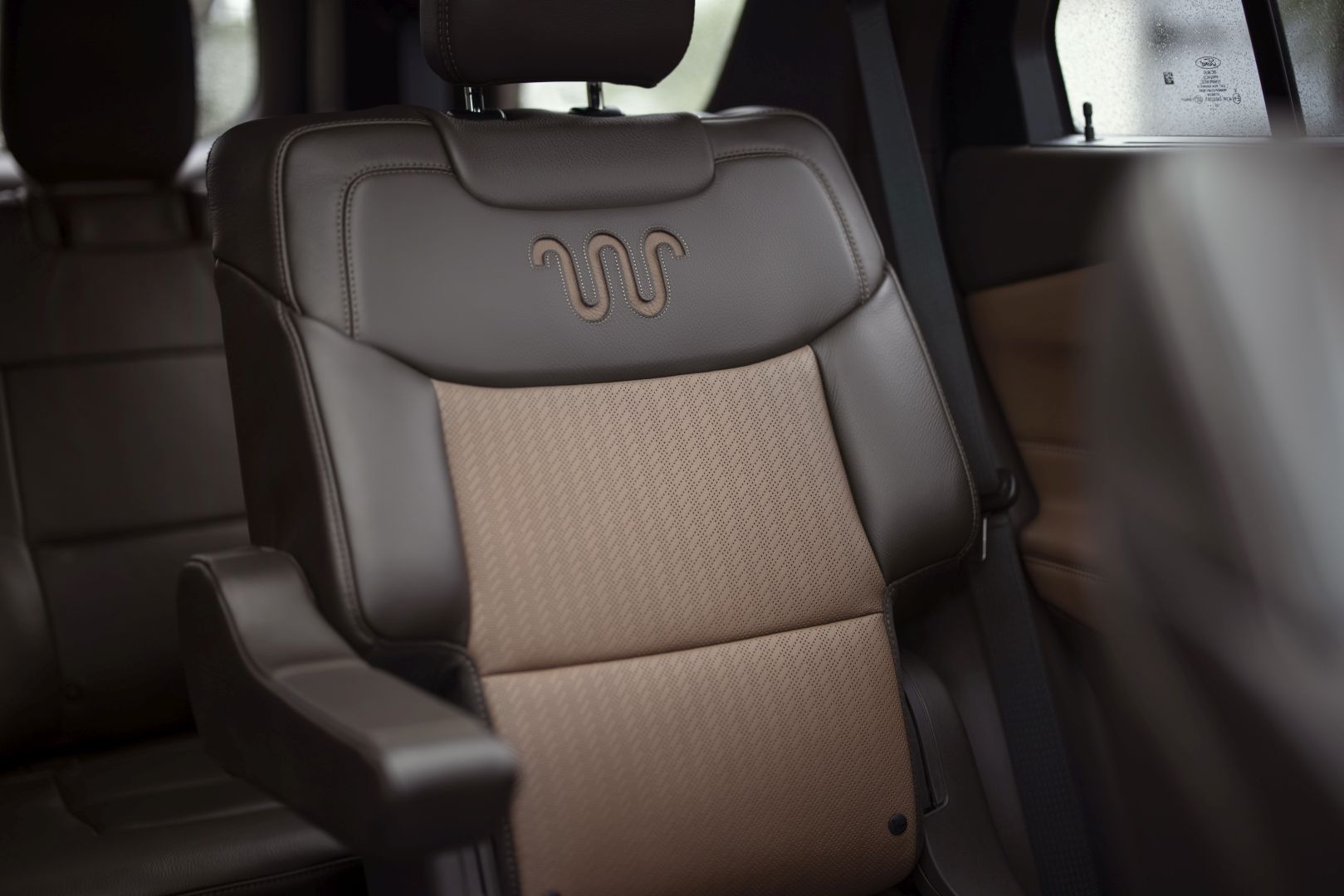 Ford Explorer photo 77