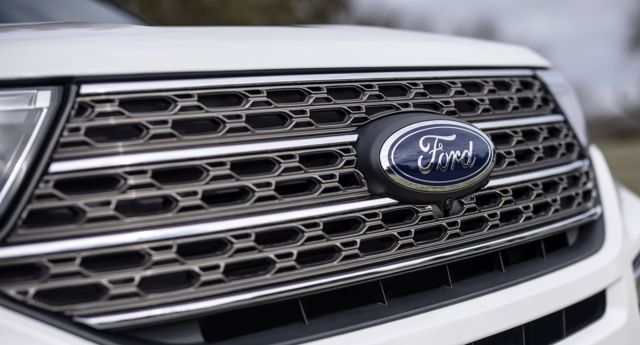 Ford Explorer photo 38