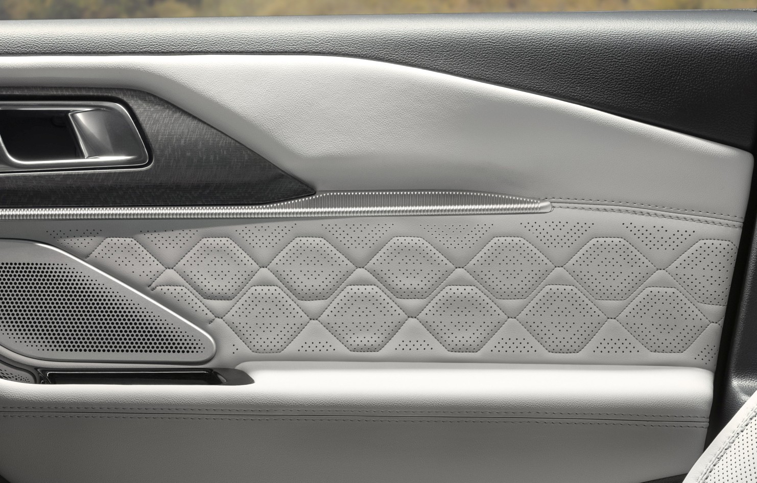 Ford Explorer photo 28