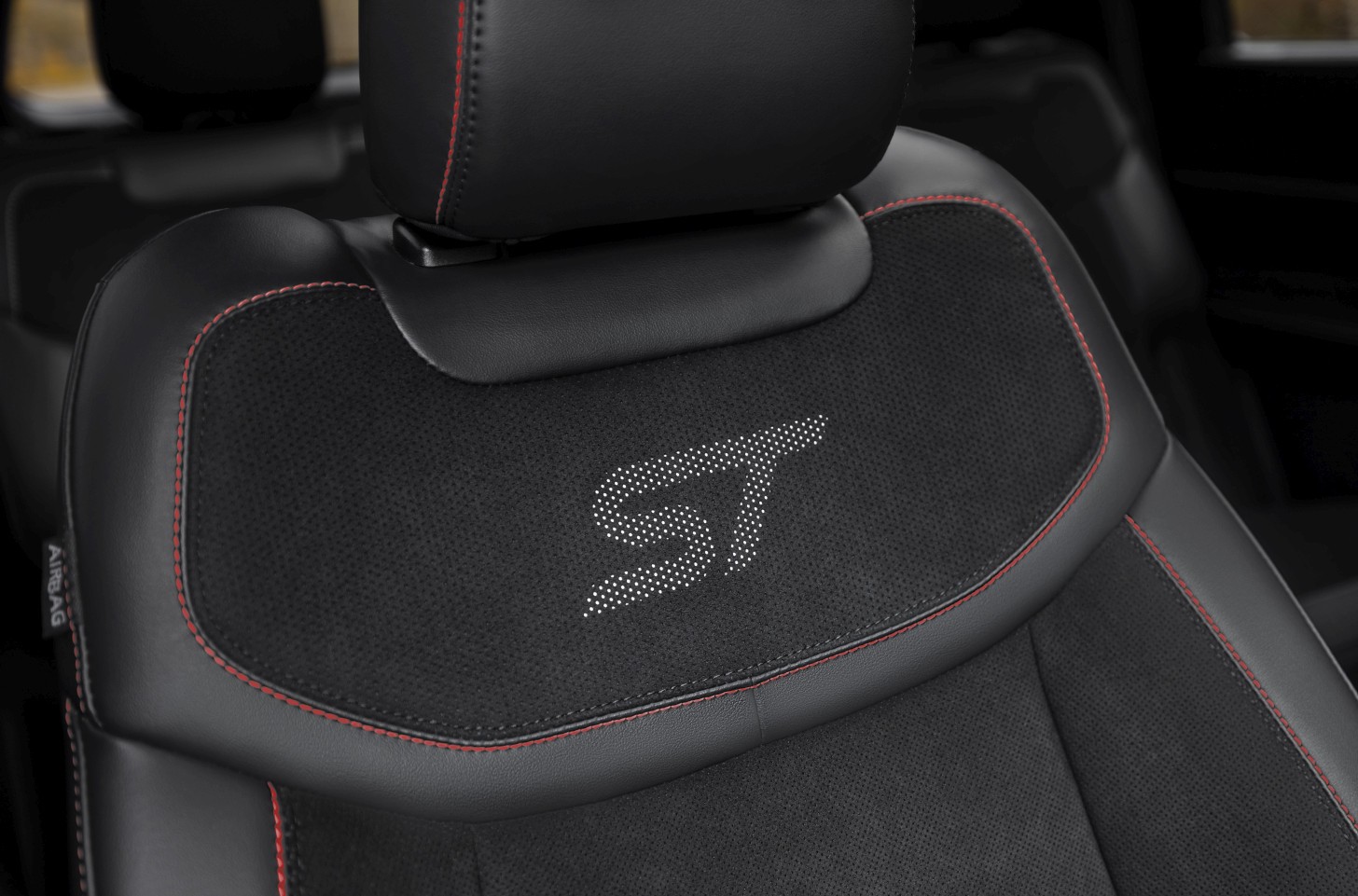 Ford Explorer photo 37