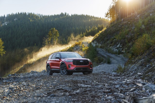 Ford Explorer photo 8
